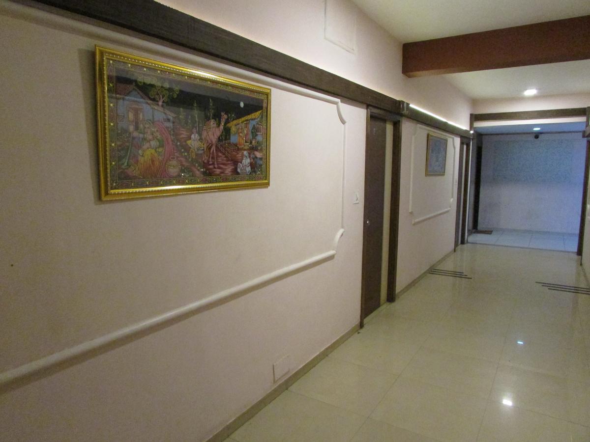 Hotel Neelkanth Residency Gandhinagar Extérieur photo